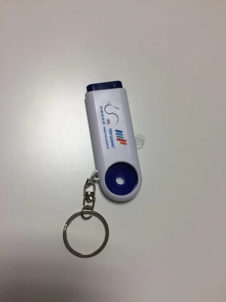 Porte clé lumineux personnalisé et publicitaire paas cher