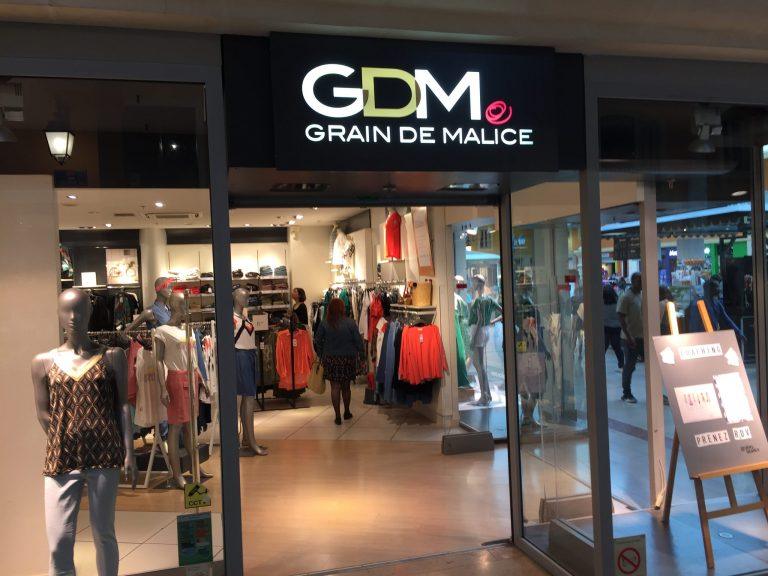 Enseigne lumineuse avec lettre en relief saint Rémy de Provence