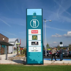 Totem lumineux zone commerciale du pontet Avignon