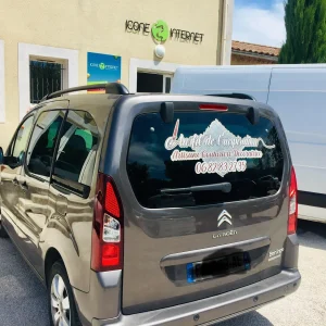 Lettrage arrière véhicule