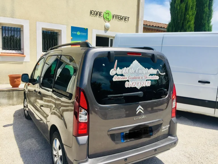 Lettrage arrière véhicule