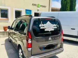 Lettrage arrière véhicule