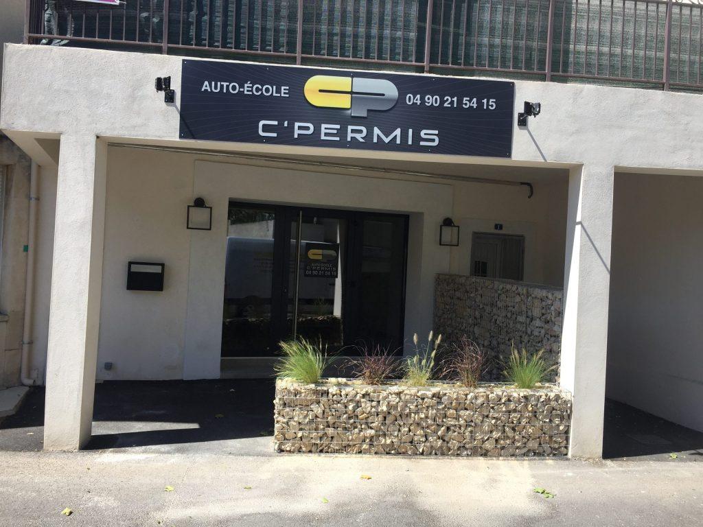 pose d'enseigne auto école