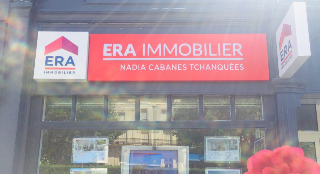 enseignes letres découpées magasin immobilier