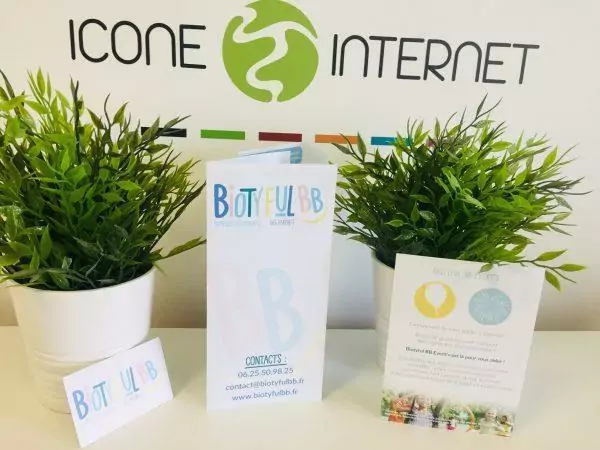 Cartes de visite et flyers pochettes rabats service icone internet