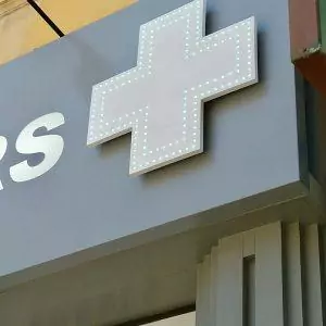 enseigne pharmacie croix lumineuse