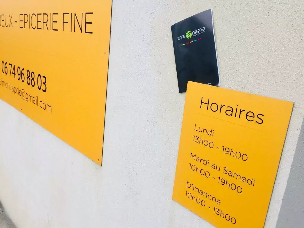 Panneau enseigne Avignon lettres découpées horaires