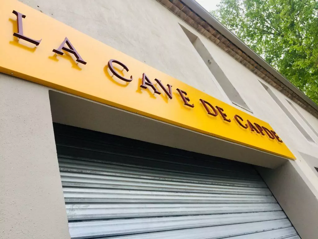 Panneau enseigne Avignon lettres découpées