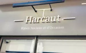 Lettres lumineuse sur entretoises