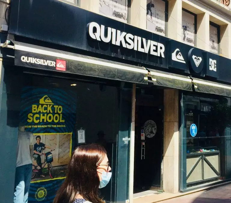 Lettres lumineuse sur entretoises