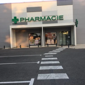 enseigne pharmacie lettres decoupées lumineuses