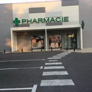 enseigne pharmacie lettres decoupées lumineuses
