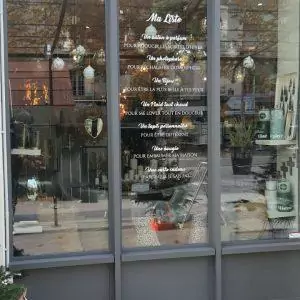 adhesif décoration vitrine magasin deco