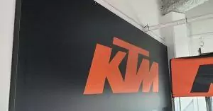 Panneau dibond noir moto