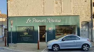 enseigne lettres découpées Noves