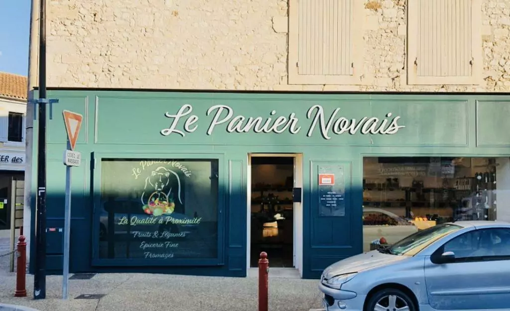 enseigne lettres découpées Noves