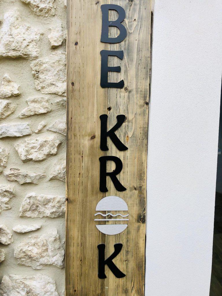 Enseigne lettres découpée support bois