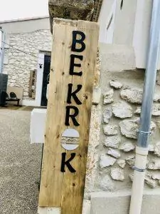 Enseigne lettres découpée support bois