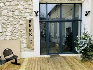 Enseigne lettres découpée support bois