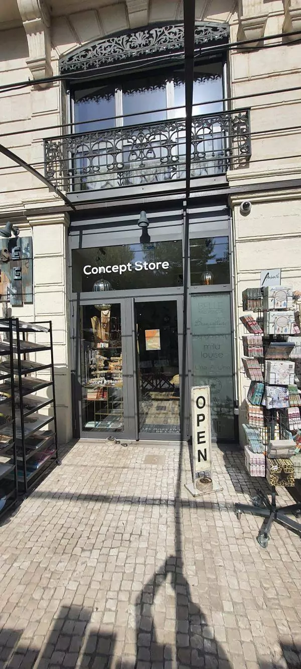 flocage vitrine concept store