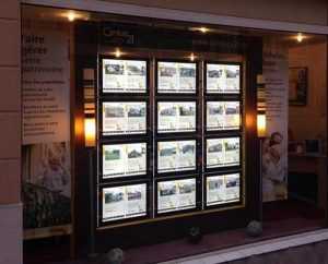 porte affiche LED agence immobiliere