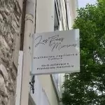 Enseigne-drapeau-pour-Les-Fees-Minines