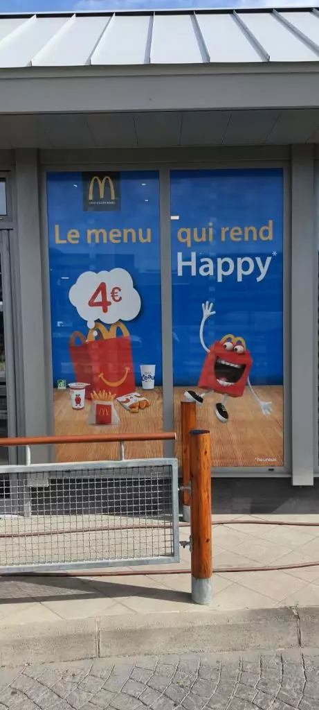 Adhésifs vitrines pour la devanture de votre restaurant