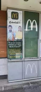 Adhésifs vitrines pour la devanture de votre restaurant