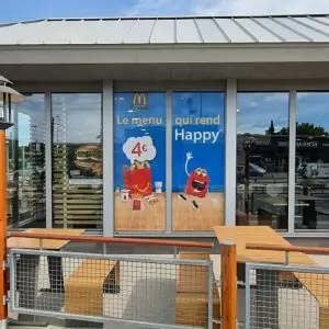 Adhésifs vitrines pour la devanture de votre restaurant
