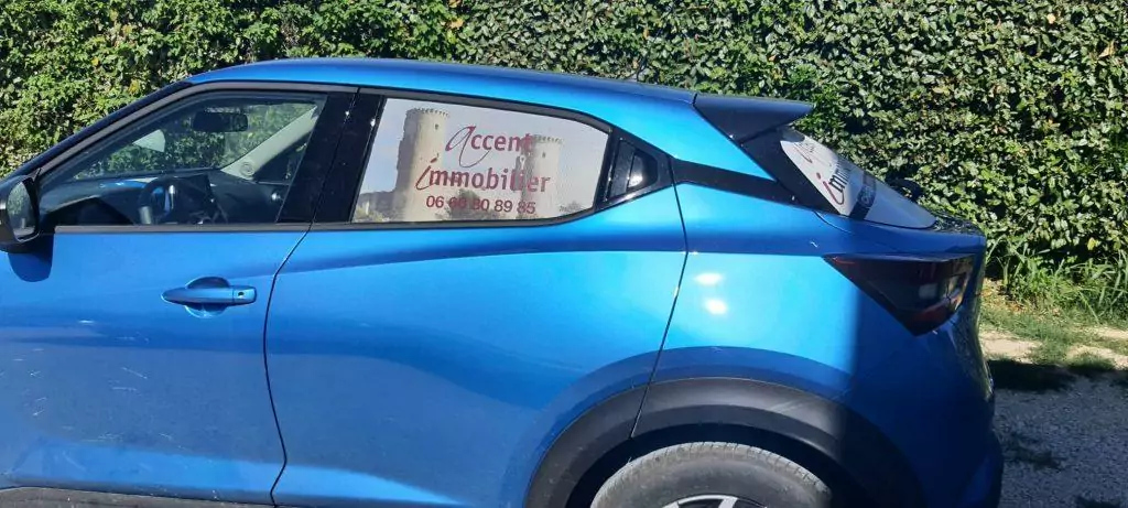 flocage microperforé vehicule bleu