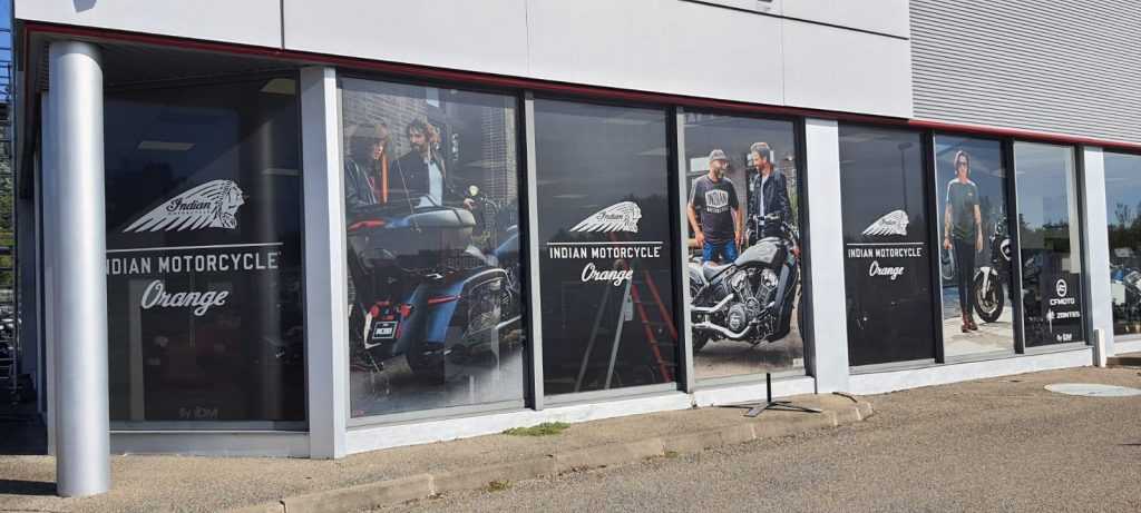 flocage microperforé vitrine magasin de motos bleu