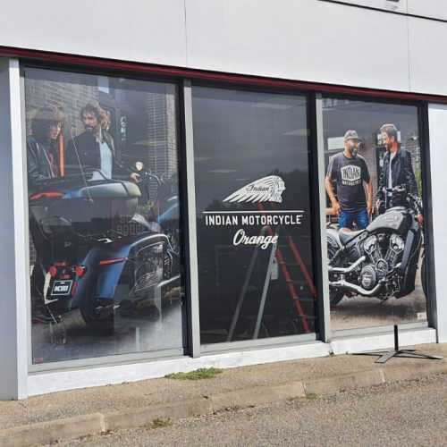 flocage microperforé vitrine magasin de motos bleu