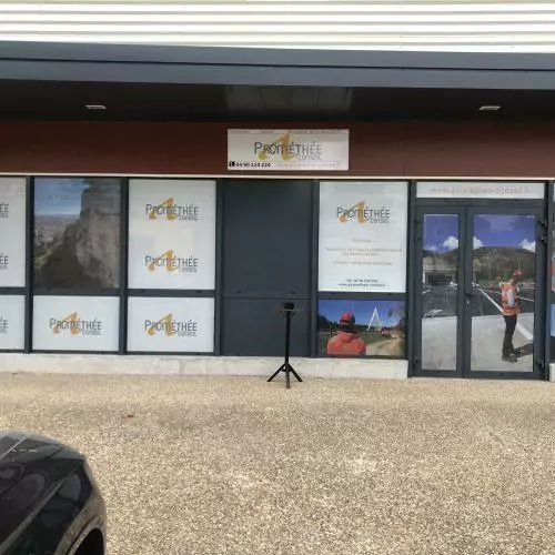 flocage microperforé vitrine magasin de motos bleu