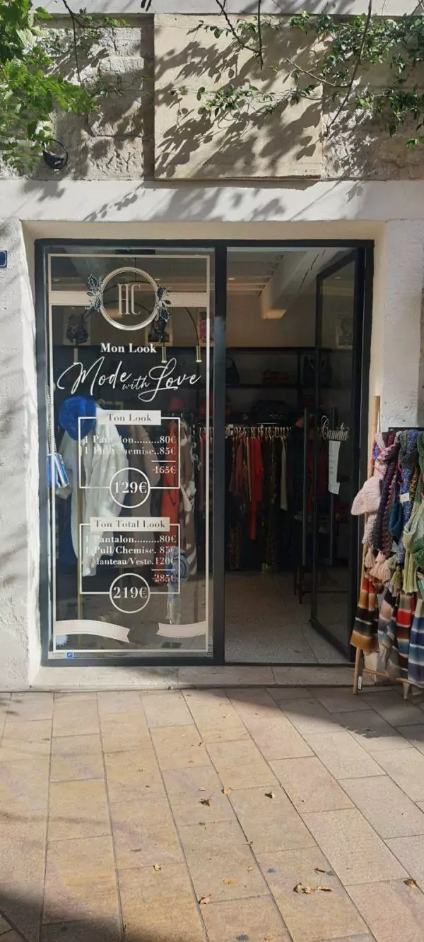 lettrage vitrine vitrophanie lettres découpées