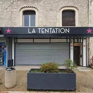 Enseigne caisson lumineux pret a porter