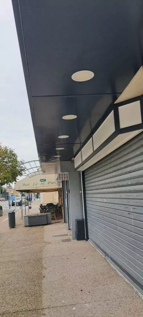 Enseigne caisson lumineux pret a porter