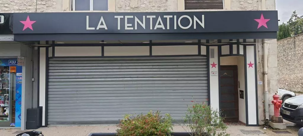 Enseigne caisson lumineux pret a porter
