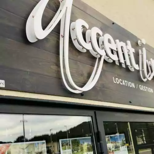 Panneau enseigne lettres découpées