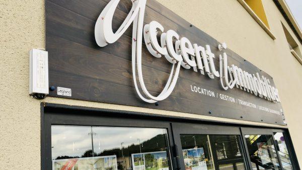 Panneau enseigne lettres découpées
