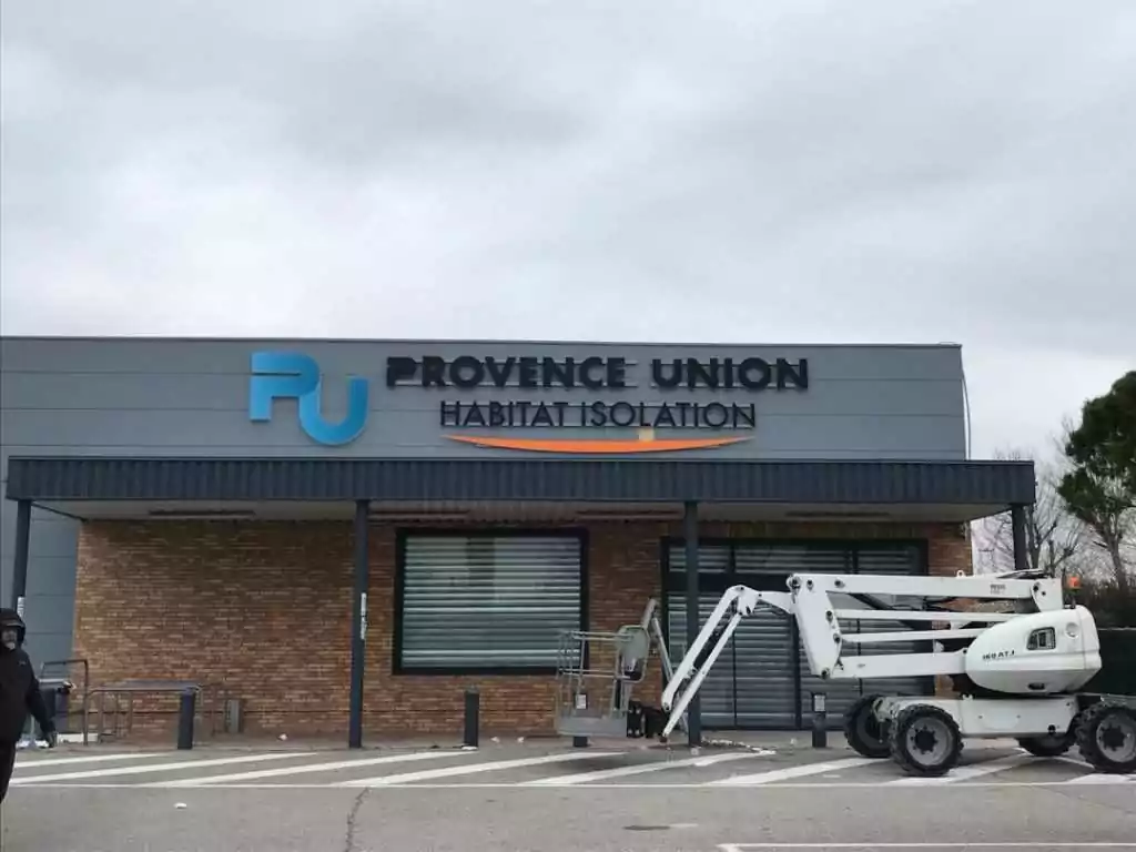 Panneau enseigne lettres découpées