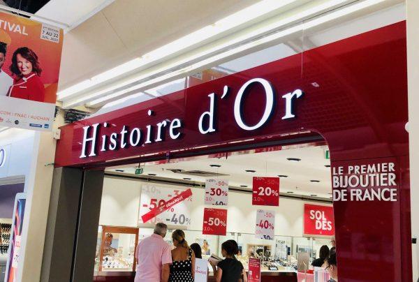Enseigne lumineuse lettres découpées et personnalisées