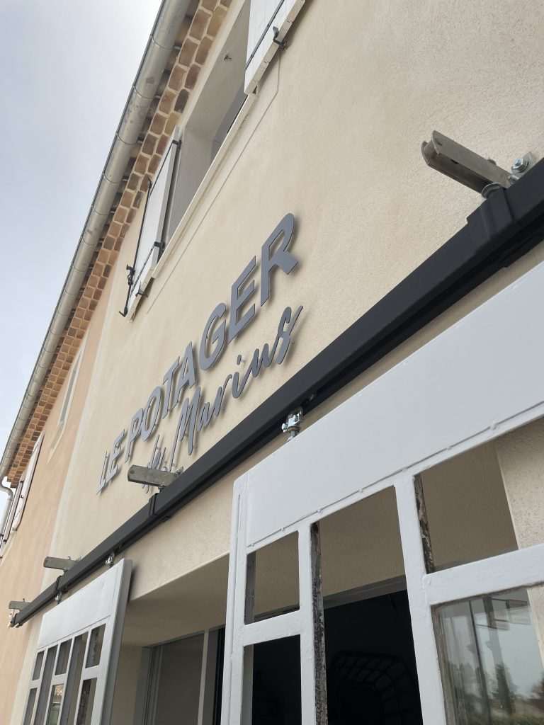 Enseigne lettre découpées