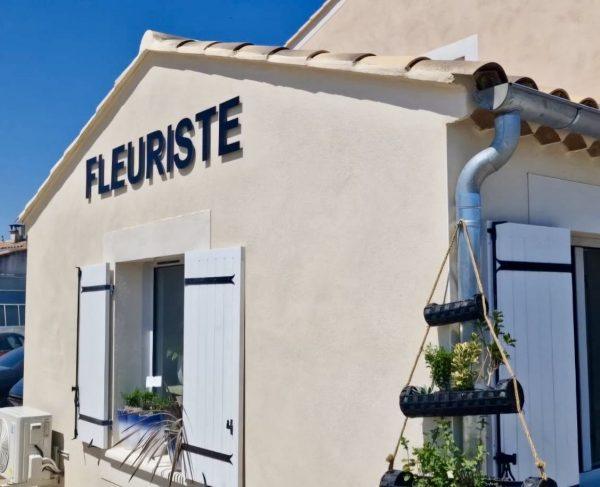 Enseigne lettres découpées noires lettres dibond