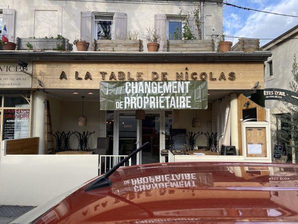 Enseigne lettres découpées