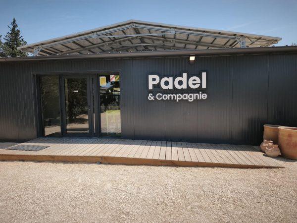 Fabrication et pose d’une enseigne rétro-éclairée pour Padel & Compagnie