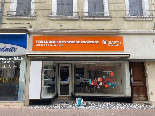 Réalisation d&rsquo;enseigne pour L&rsquo;Orangerie de Terre de Provence : un espace de coworking qui se démarque