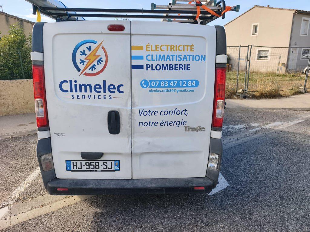 Portes arrière d’un utilitaire Climelec SERVICes avec logo, services listés et numéro de téléphone